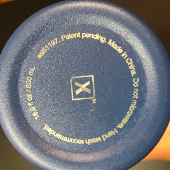 Warner Brothers Logo Hydro Bottle - Picture 3 of 5